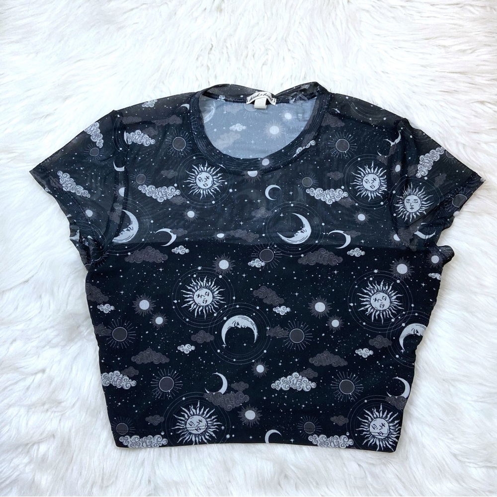 NWOT Junior’s Size XL Sun & Moon Cropped Mesh Top